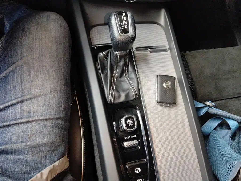Volvo XC60 2018 — фото 10