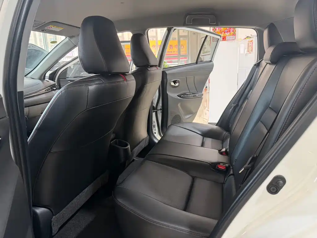 Toyota Yaris L 2023 — фото 9
