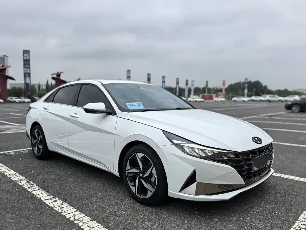 Hyundai Elantra 2023