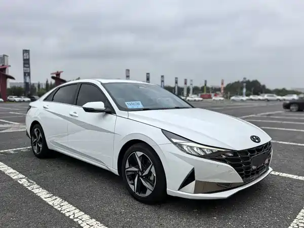 Hyundai Elantra 2023
