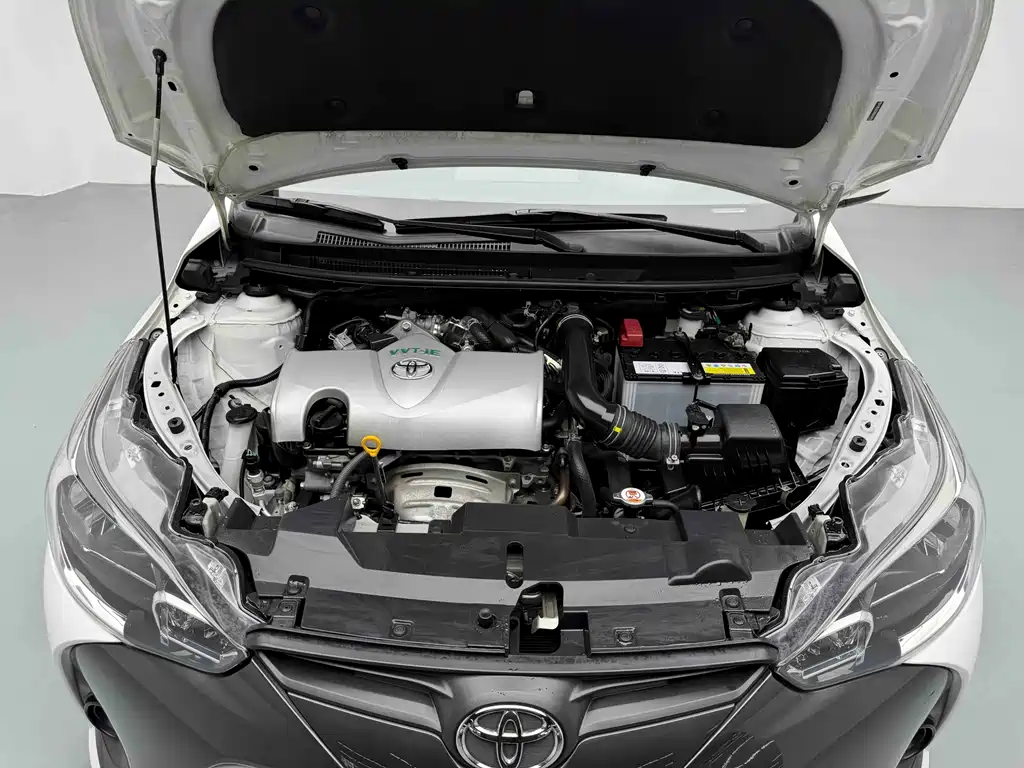 Toyota Yaris L 2019 — фото 6
