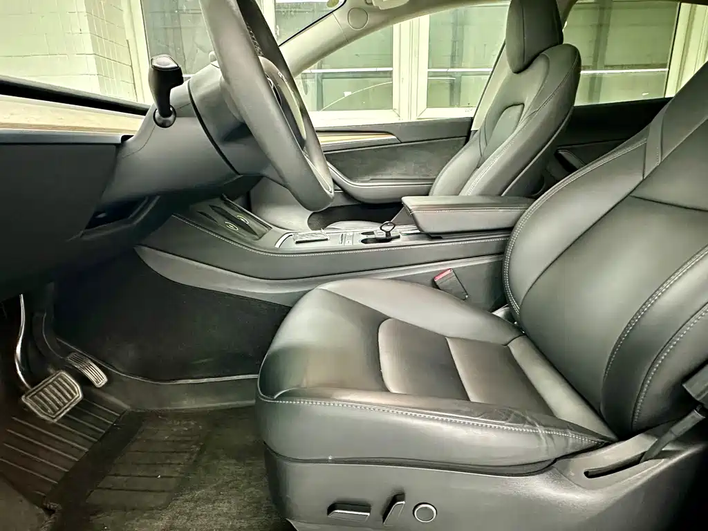 Tesla Model Y 2023 — фото 10