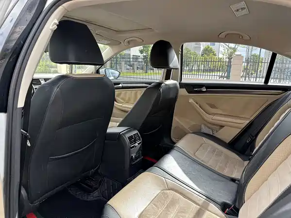 Volkswagen Sagitar 2015