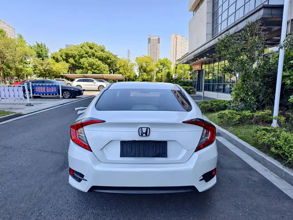 Honda Civic 2017 — фото 6