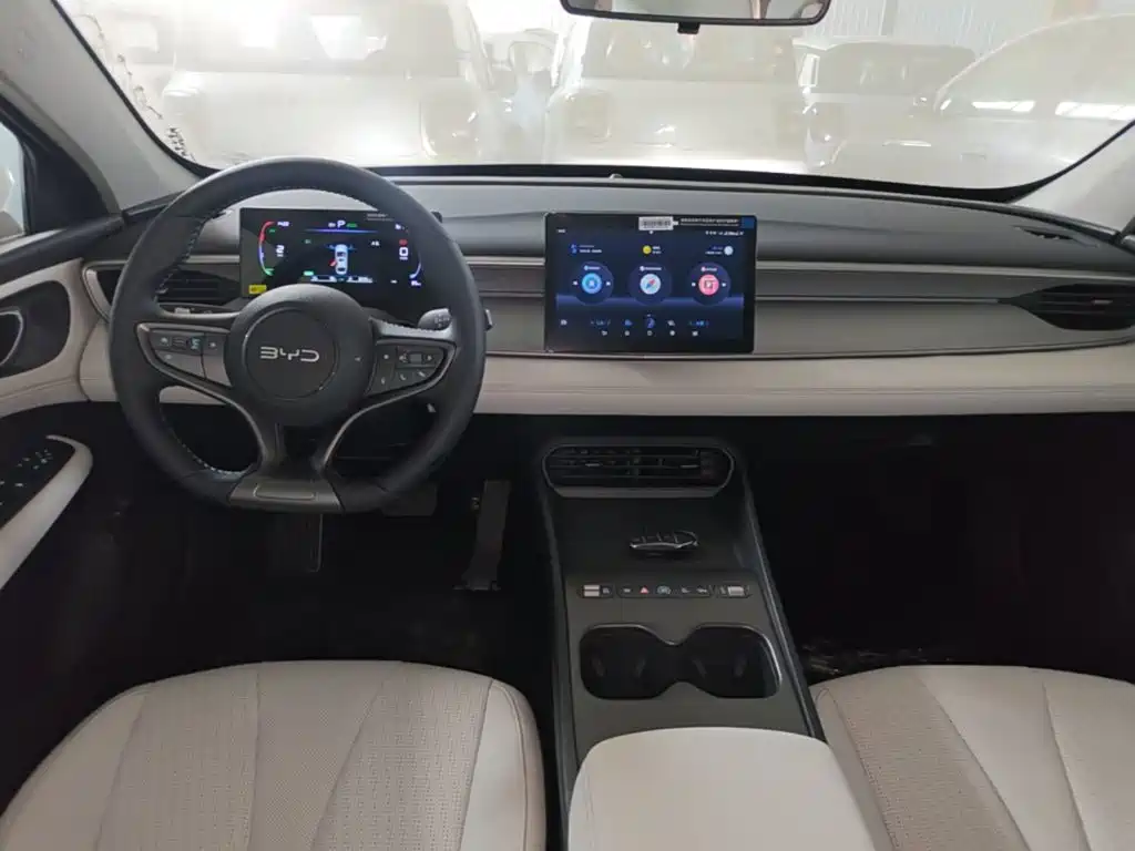 BYD Seal 05 DM-i 2026 — фото 10