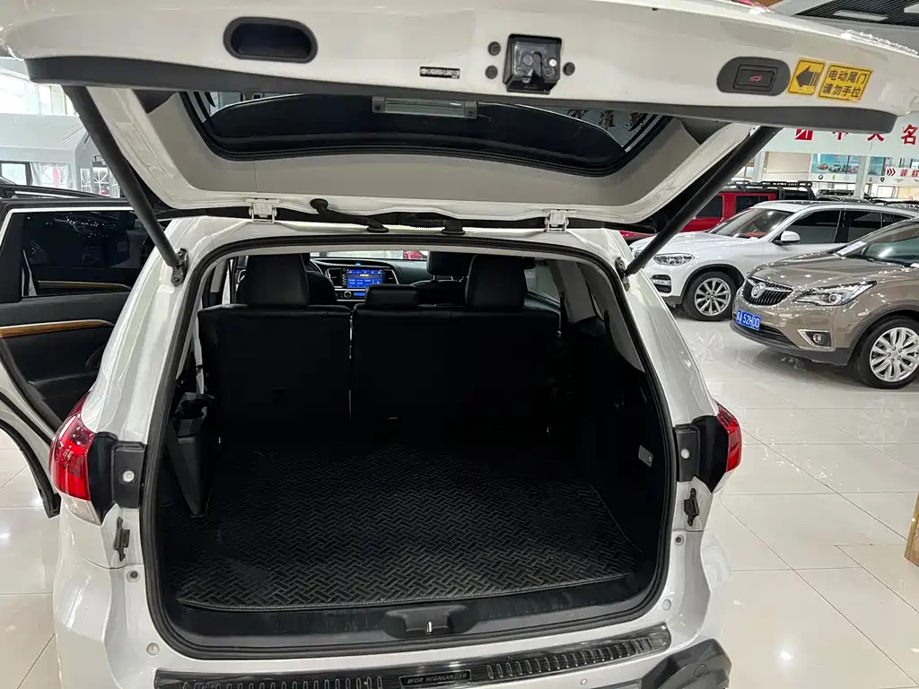 Toyota Highlander 2020 — фото 13