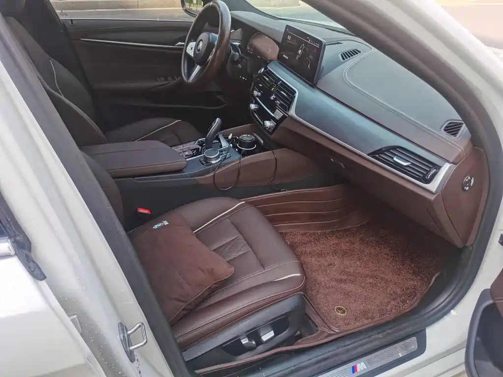 BMW 5 Series 2023 — фото 13