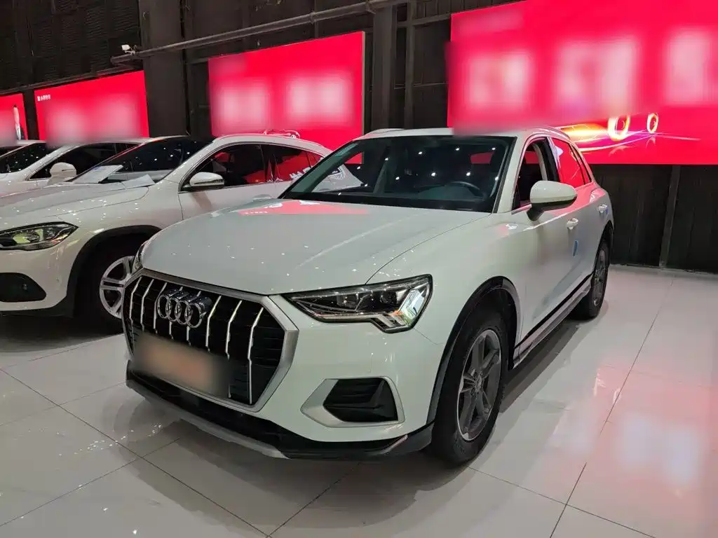 Audi Q3 2021 — фото 1