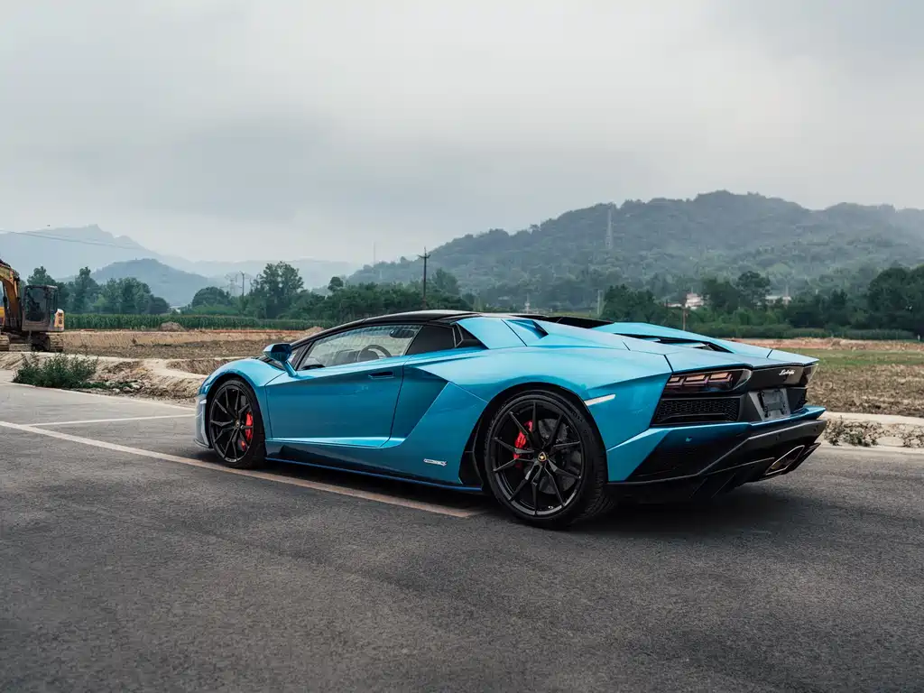 Lamborghini Aventador 2019 — фото 11