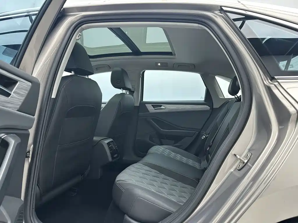 Volkswagen Sagitar 2022