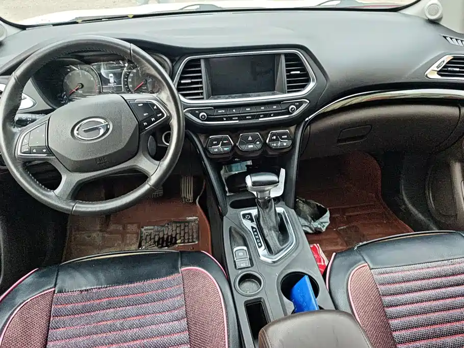 GAC Trumpchi GS4 2017 — фото 12