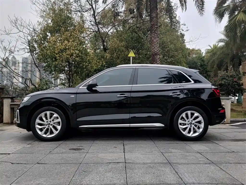 Audi Q5L 2022 — фото 25