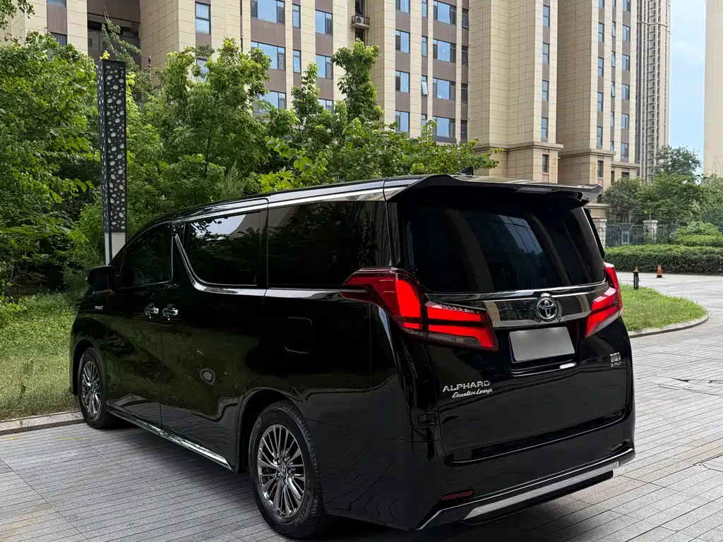 Toyota Alphard 2023
