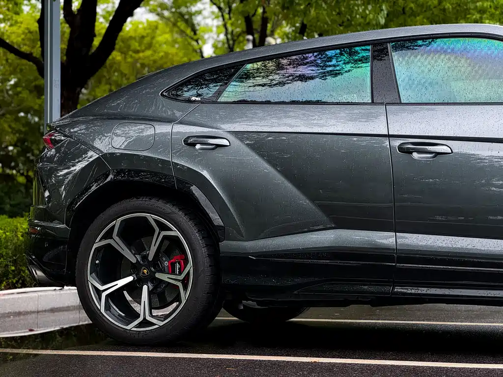 Lamborghini Urus 2019 — фото 18