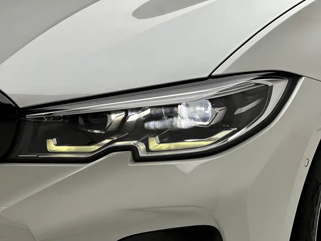 BMW 3 Series 2021 — фото 17