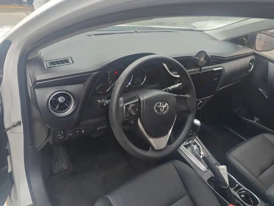 Toyota Corolla 2017 — фото 12