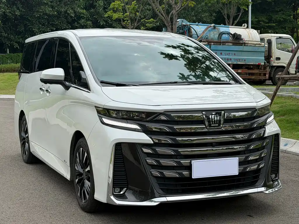 Toyota Vellfire 2024 — фото 3