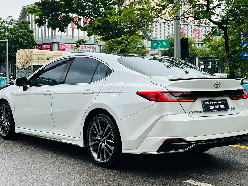 Toyota Camry 2024 — фото 4
