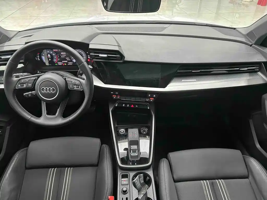 Audi A3 2023 — фото 2