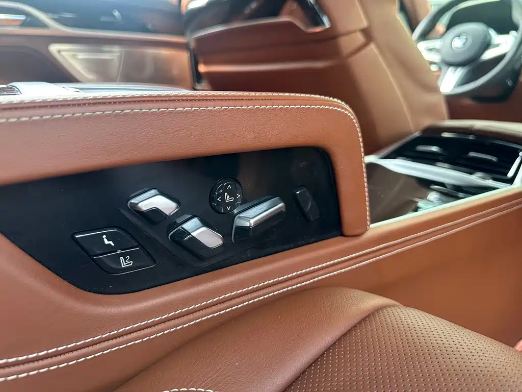 BMW 7 Series 2018 — фото 20