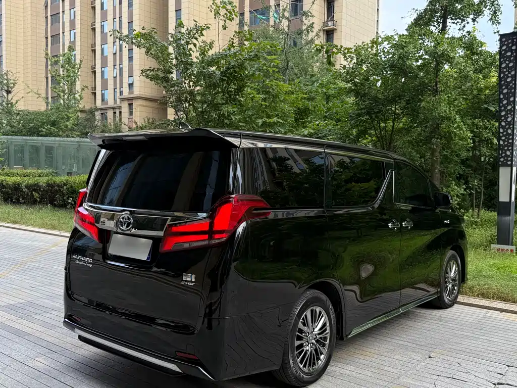 Toyota Alphard 2023