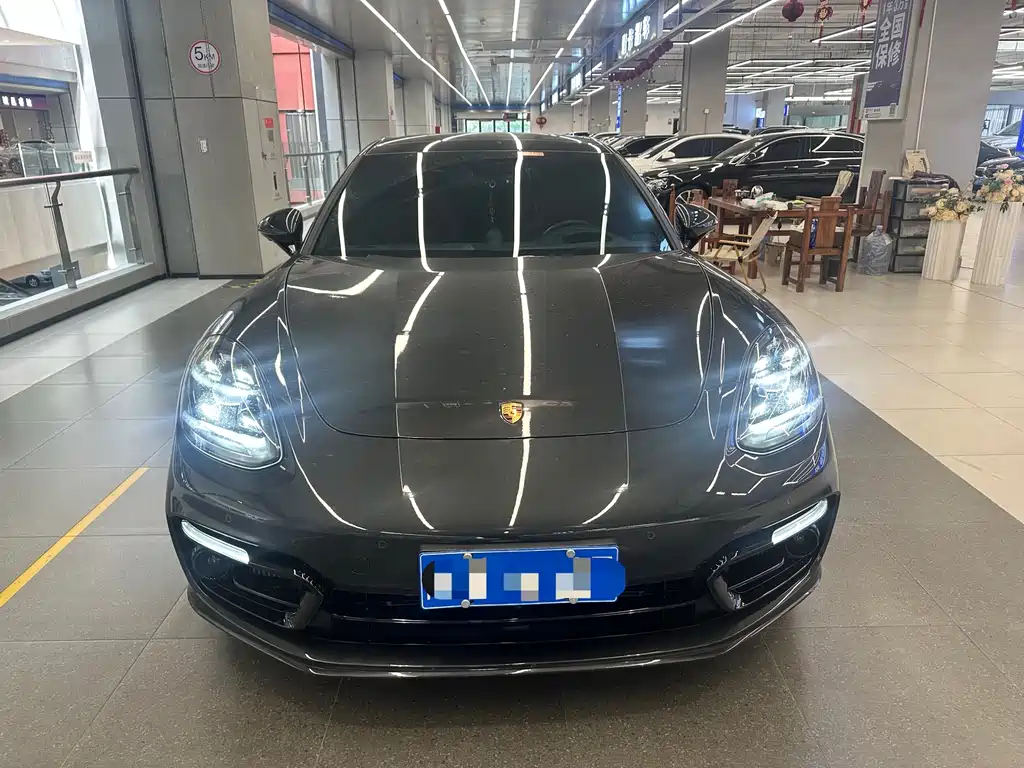 Porsche Panamera 2021