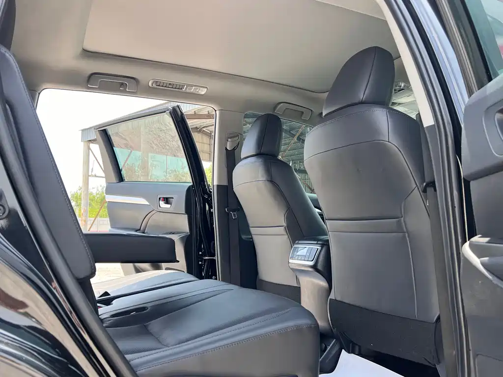 Toyota Highlander 2020 — фото 13