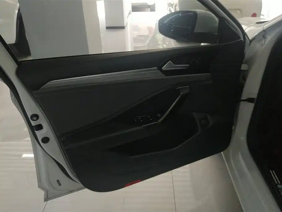 Volkswagen Sagitar 2022