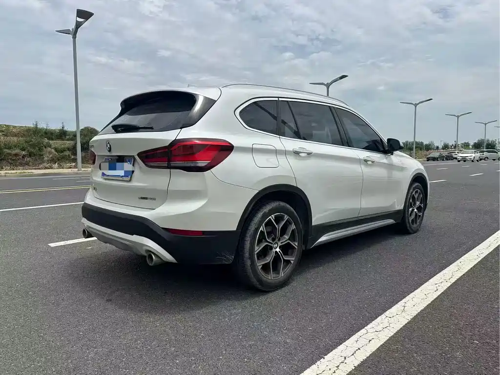 BMW X1 2021 — фото 4