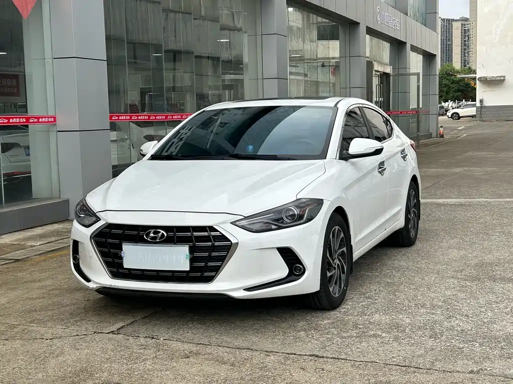 Hyundai Elantra 2019 — фото 1