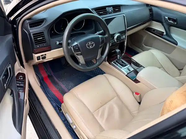 Toyota Reiz 2012