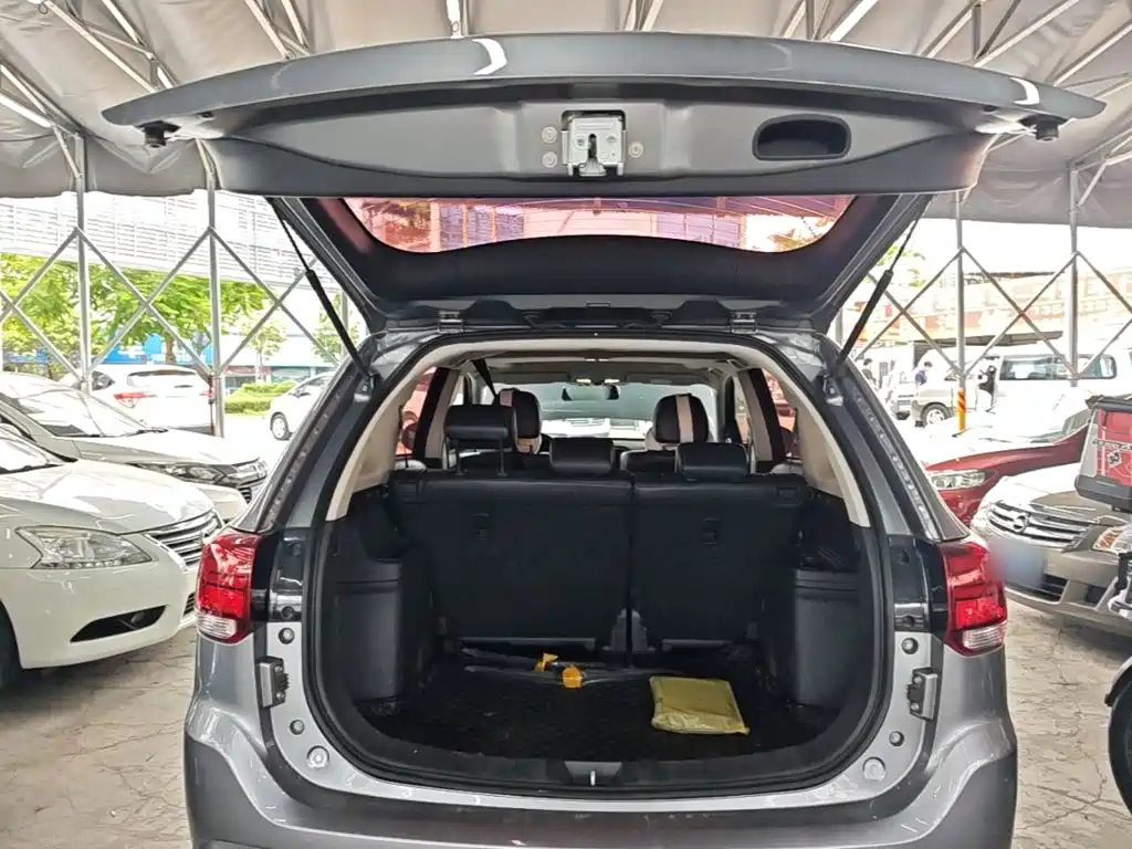 Mitsubishi Outlander 2018 — фото 19