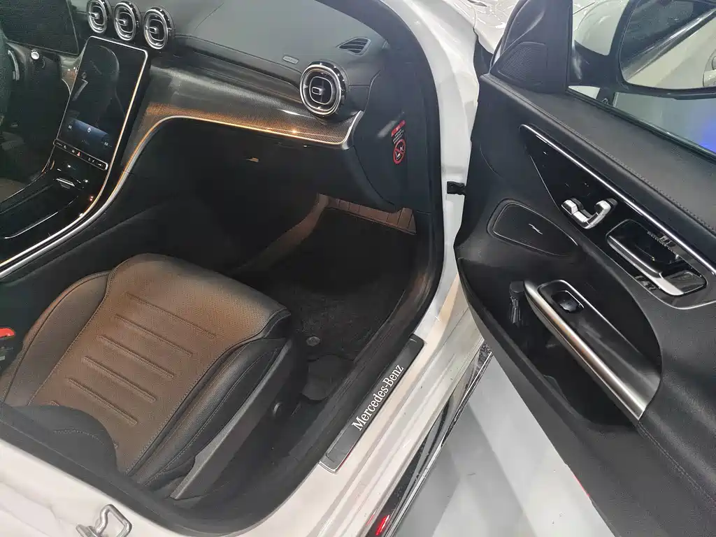 Mercedes-Benz C-Class 2024 — фото 20