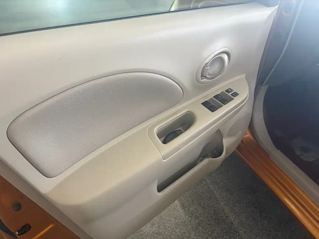 Nissan March 2012
