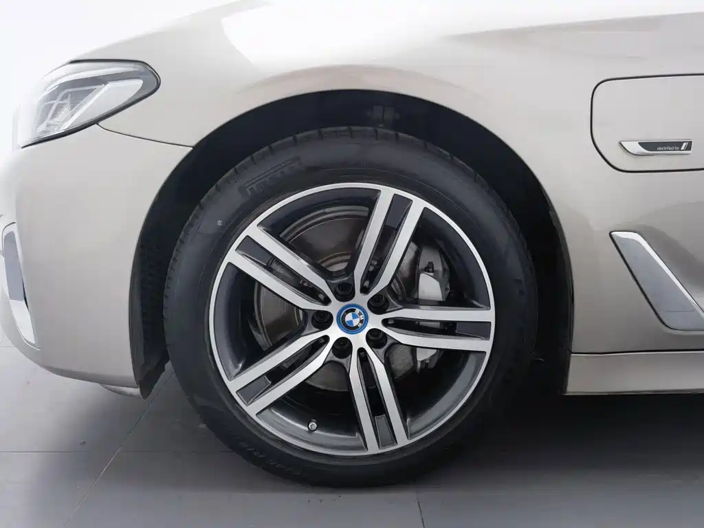 BMW 5 Series New Energy 2021 — фото 17