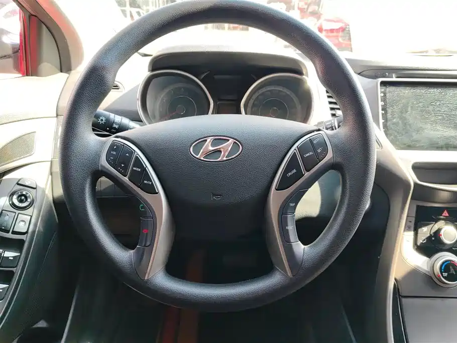 Hyundai Elantra Langdong 2015 — фото 15