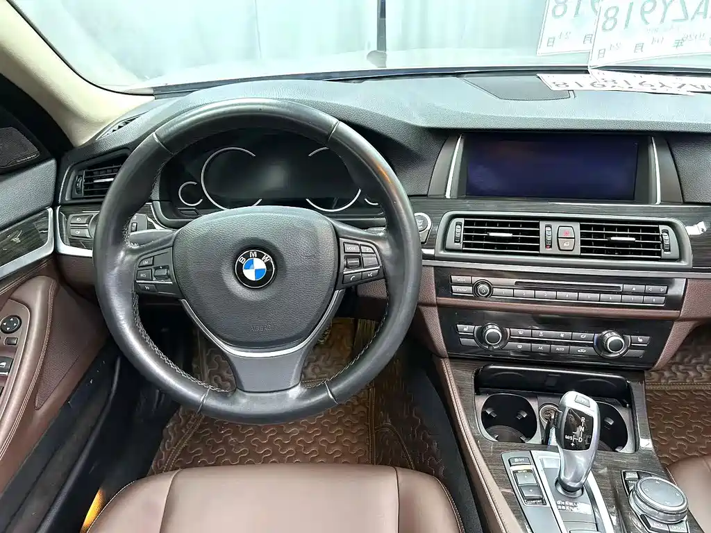 BMW 5 Series 2017 — фото 8