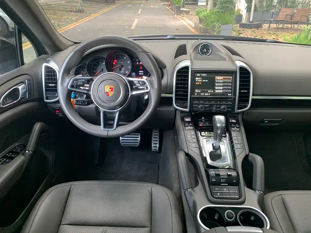 Porsche Cayenne 2015 — фото 9