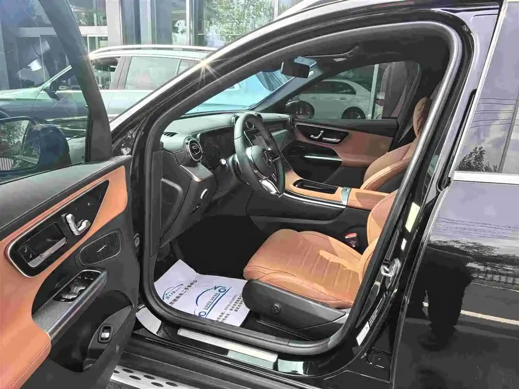 Mercedes-Benz GLC 2025