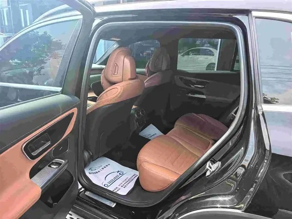 Mercedes-Benz GLC 2025