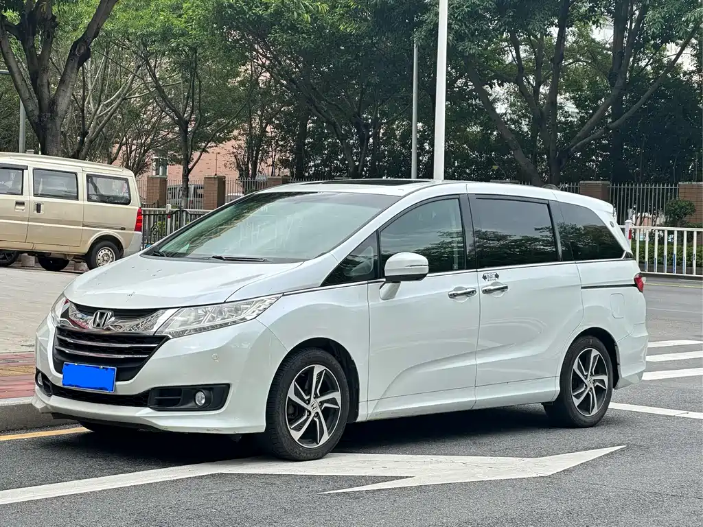 Honda Odyssey 2015 — фото 1