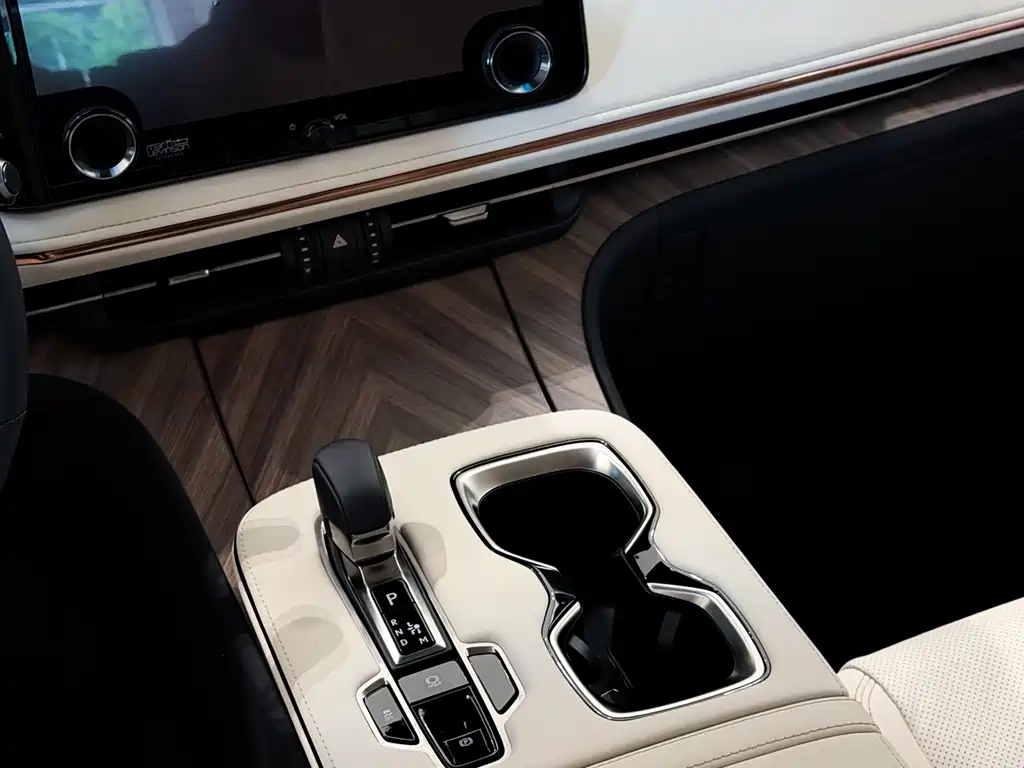 Lexus LM 2025 — фото 10