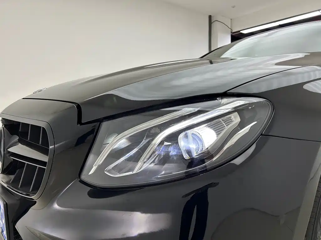 Mercedes-Benz E-Class 2018 — фото 16