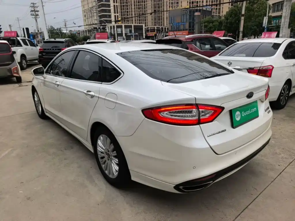 Ford Mondeo 2014 — фото 23