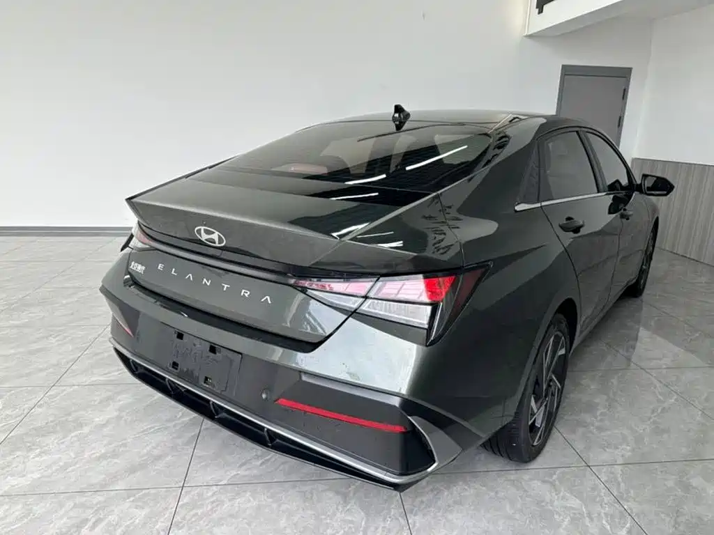 Hyundai Elantra 2024