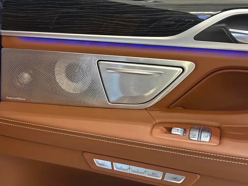 BMW 7 Series 2017 — фото 18