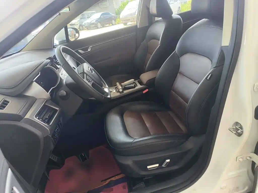 Geely Emgrand GS 2018 — фото 15