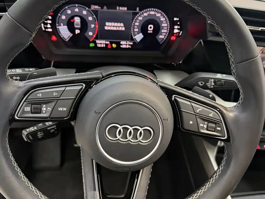Audi A3 2023 — фото 10