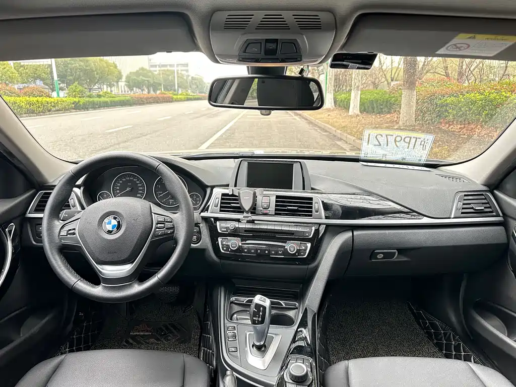 BMW 3 Series 2017 — фото 13