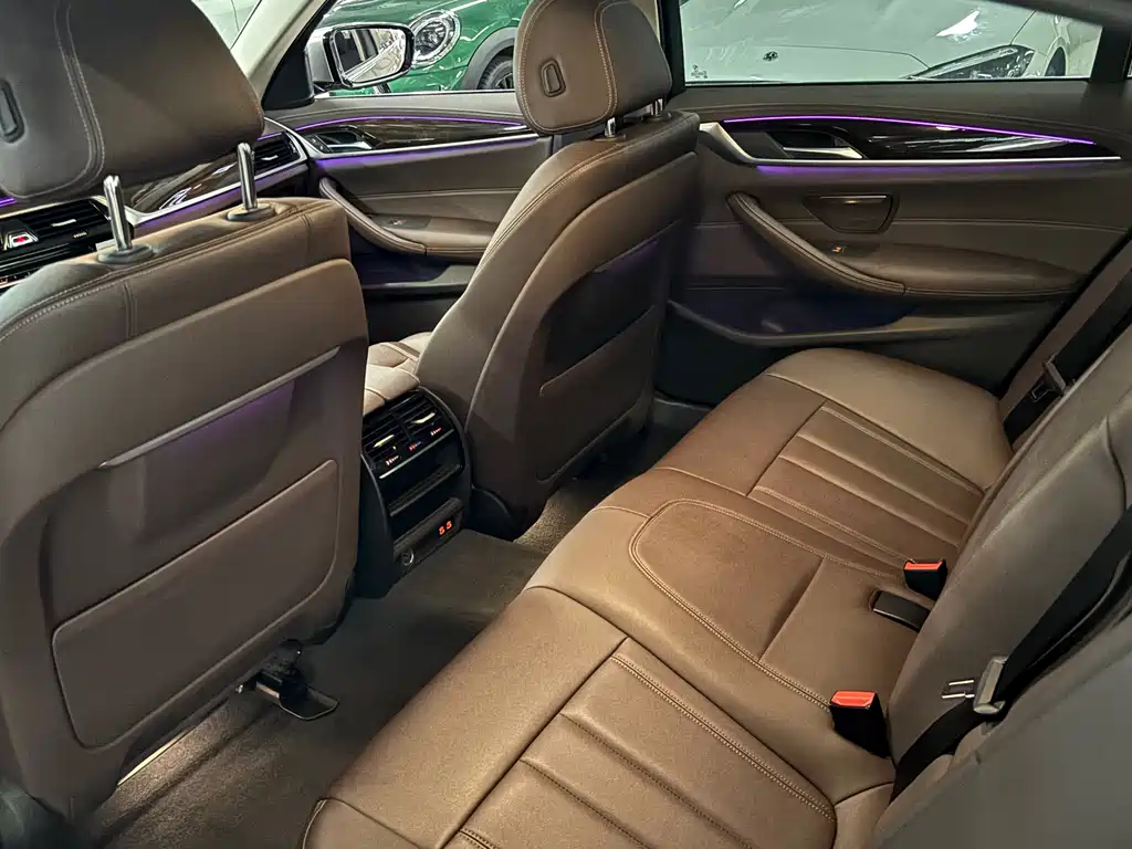 BMW 5 Series 2020 — фото 16